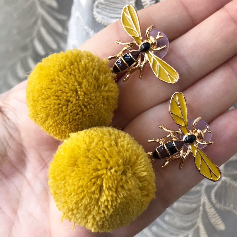 ☀️NEW☀️🐝Wasp/Bee Earrings